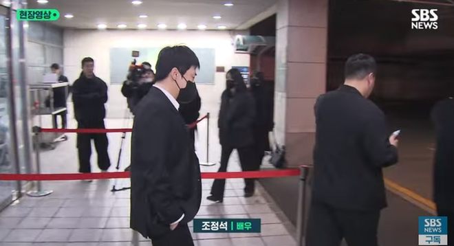 Nửa showbiz đổ bộ 3 ngày tang lễ Lee Sun Kyun: Bộ trưởng và IU âm thầm, Gong Yoo cùng dàn siêu sao túc trực- Ảnh 22.