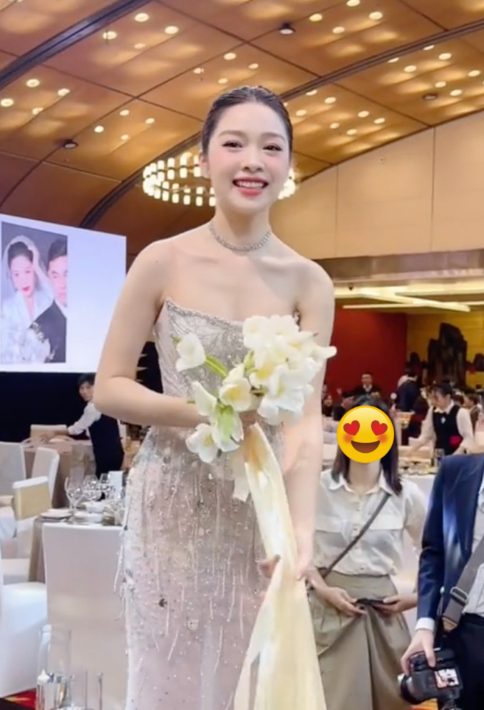 Hoa hậu Ngọc Hân dự đám cưới cô dâu từng được cầu hôn bằng 200 flycam gây “chấn động", tiết lộ có chồng vẫn thích giật hoa cưới- Ảnh 2.