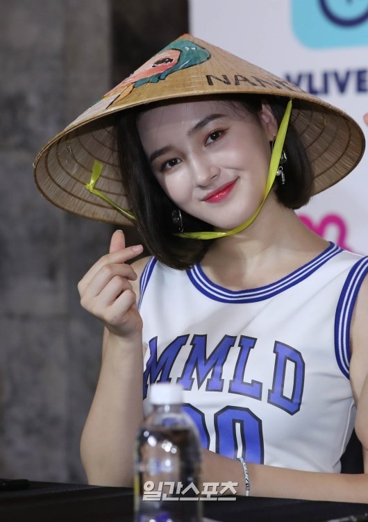 Cô gái đẹp nhất thế giới 2023 trong những lần đến Việt Nam- Ảnh 14.