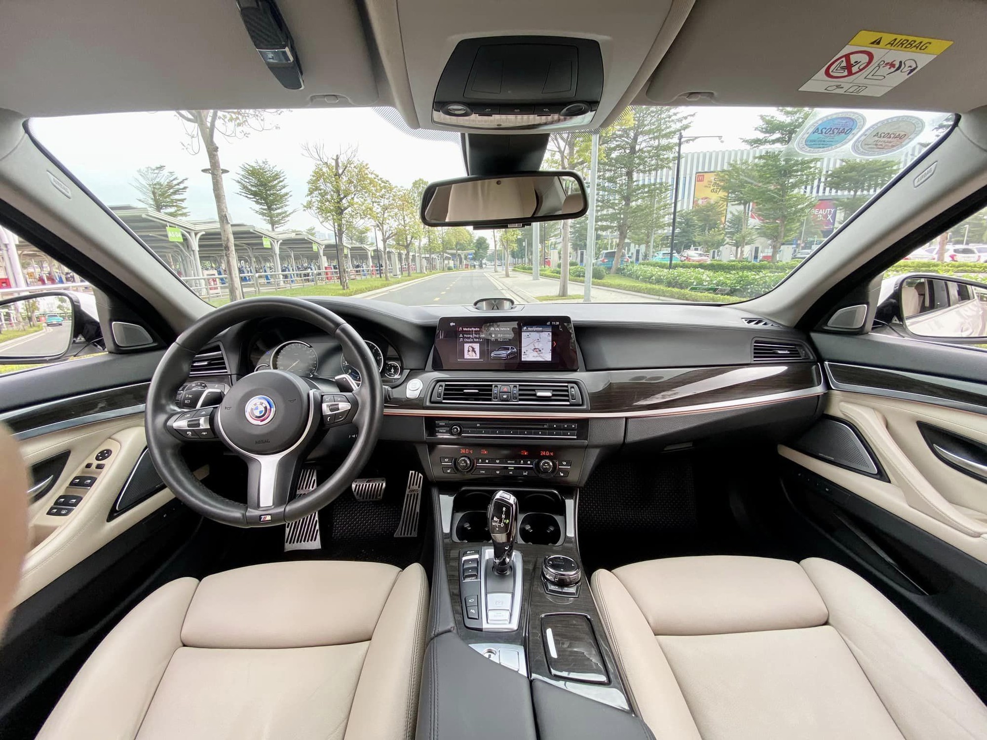 BMW 520i chạy 70.000 km rao bán chưa tới 1 tỷ: Riêng tiền độ đã 1,1 tỷ, nhìn bên ngoài khó biết đây là xe đời sâu- Ảnh 7.