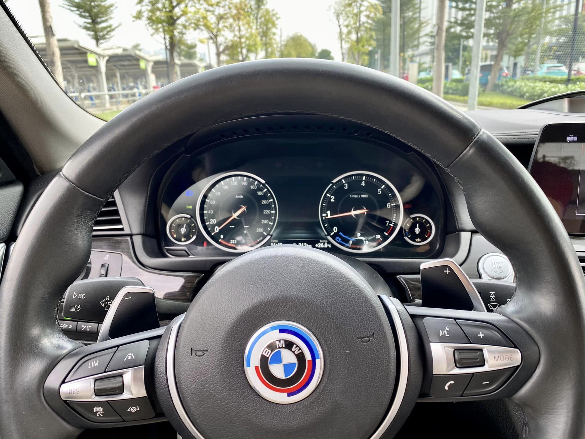 BMW 520i chạy 70.000 km rao bán chưa tới 1 tỷ: Riêng tiền độ đã 1,1 tỷ, nhìn bên ngoài khó biết đây là xe đời sâu- Ảnh 9.