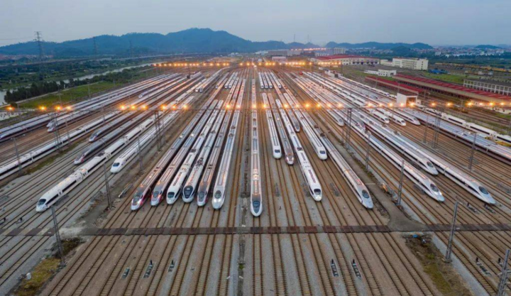 Đường sắt cao tốc Trung Quốc: Bận nhất, nhanh nhất, dài nhất và đắt nhất- Ảnh 1.