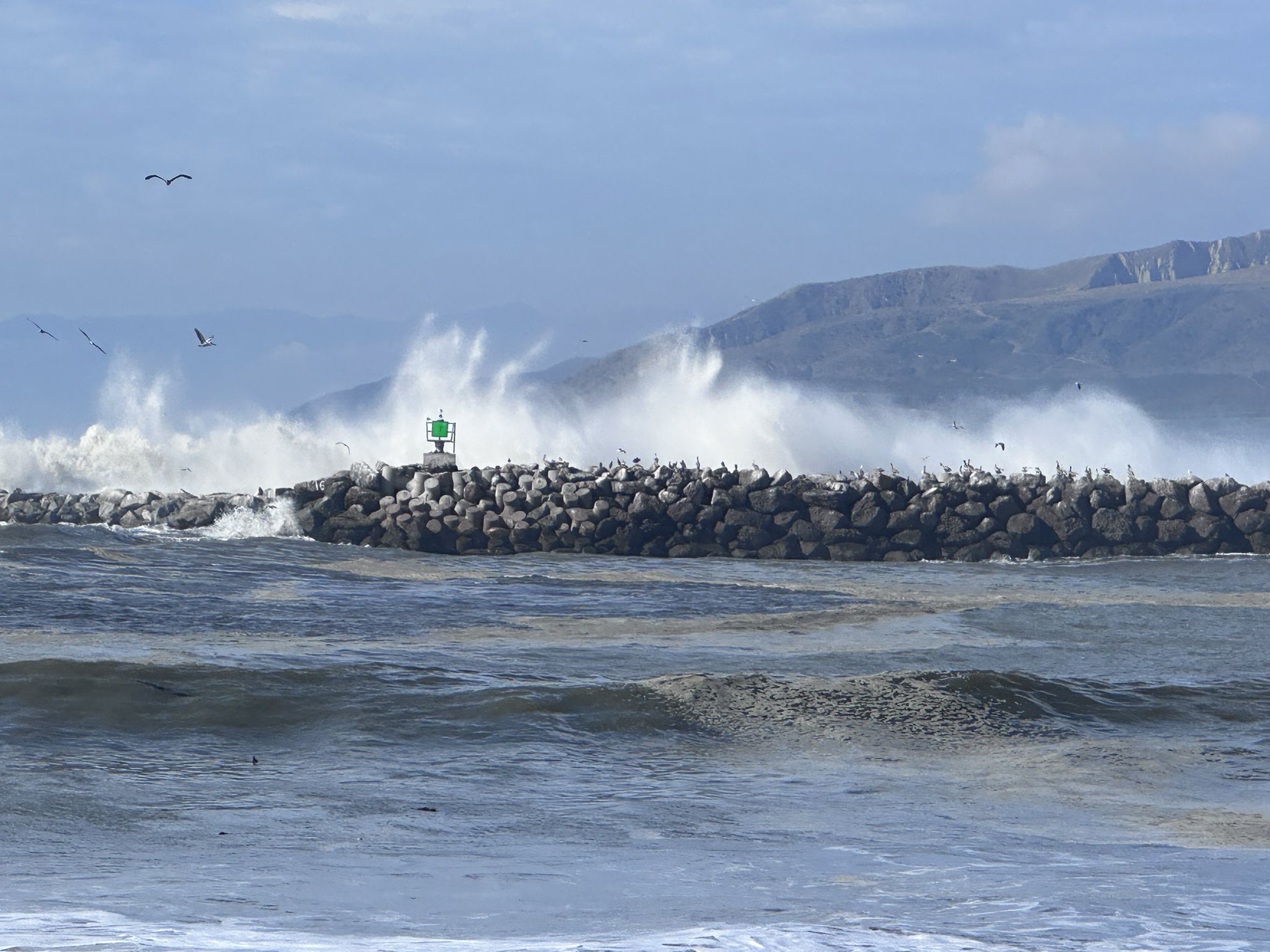 Mỹ: Vì sao California hứng sóng lớn 6-9 m liên tục nhiều ngày?- Ảnh 5.
