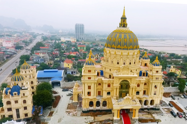 Những căn biệt thự dát vàng "triệu view" được chủ nhà quay cận cảnh đang gây sốt trên mạng xã hội- Ảnh 7.