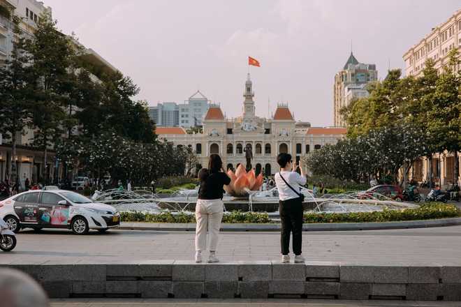 Những ngày cuối cùng của năm 2023: Nắng thì đẹp, phố yên bình và người rất xinh!- Ảnh 2.