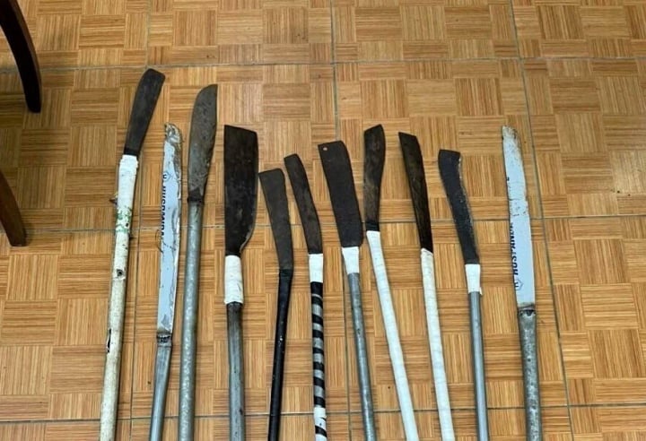 Bộ Công an đề xuất quy định coi dao là vũ khí - Ảnh 1.