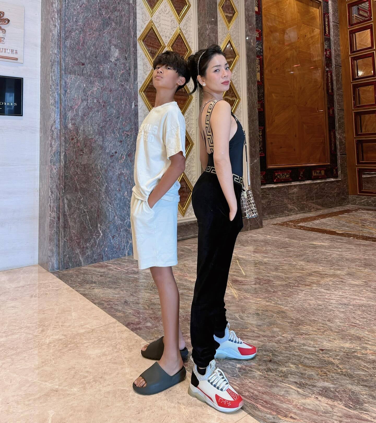 Sao Việt 4/12: Lệ Quyên tự hào khoe con trai, Minh Hằng đẹp mặn mà sau sinh - Ảnh 1.