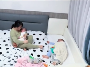 Định làm nũng mẹ mà chợt nhớ ra mình đã làm anh cả, cậu bé có hành động khiến nhiều người rơi nước mắt - Ảnh 2.