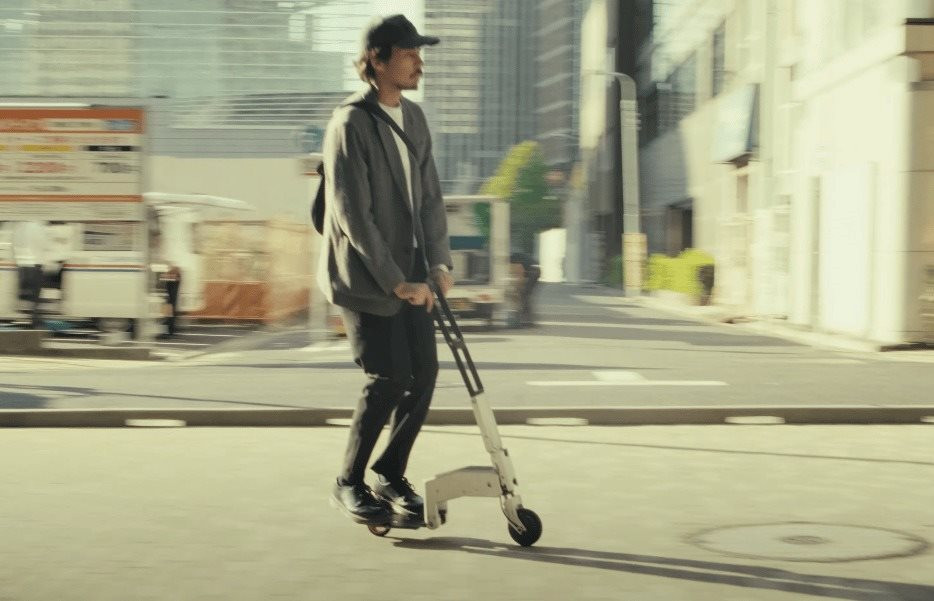 Chiếc scooter điện made in Japan này có thể gập gọn đúng bằng tờ A4, nặng chỉ 4,5 kg - về Việt Nam chắc chắc gây bão - Ảnh 5.