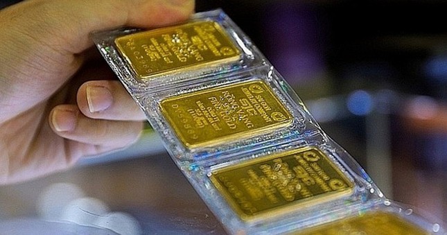 Vàng trong nước tăng bất chấp giá thế giới đột ngột giảm mạnh - Ảnh 1.