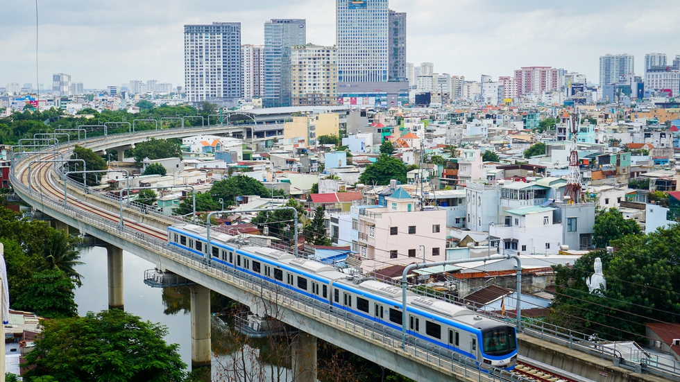 Tuyến metro 43.757 tỷ chờ đợi 15 năm ở TP.HCM: Rót thêm 86.000 tỷ để nối dài 53km tới 2 tỉnh? - Ảnh 1. Tuyến metro 43.757 tỷ chờ đợi 15 năm ở TP.HCM: Rót thêm 86.000 tỷ để nối dài 53km tới 2 tỉnh? - Ảnh 1.