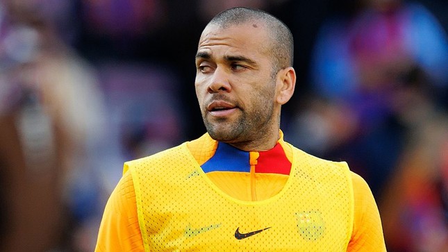 Dani Alves sắp hầu tòa vì cáo buộc hiếp dâm, bị đề nghị án kịch khung - Ảnh 2.