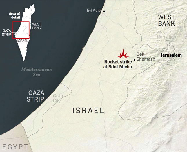 Nghi vấn rocket phóng từ Dải Gaza rơi xuống gần căn cứ nghi lưu trữ tên lửa hạt nhân của Israel - Ảnh 1.