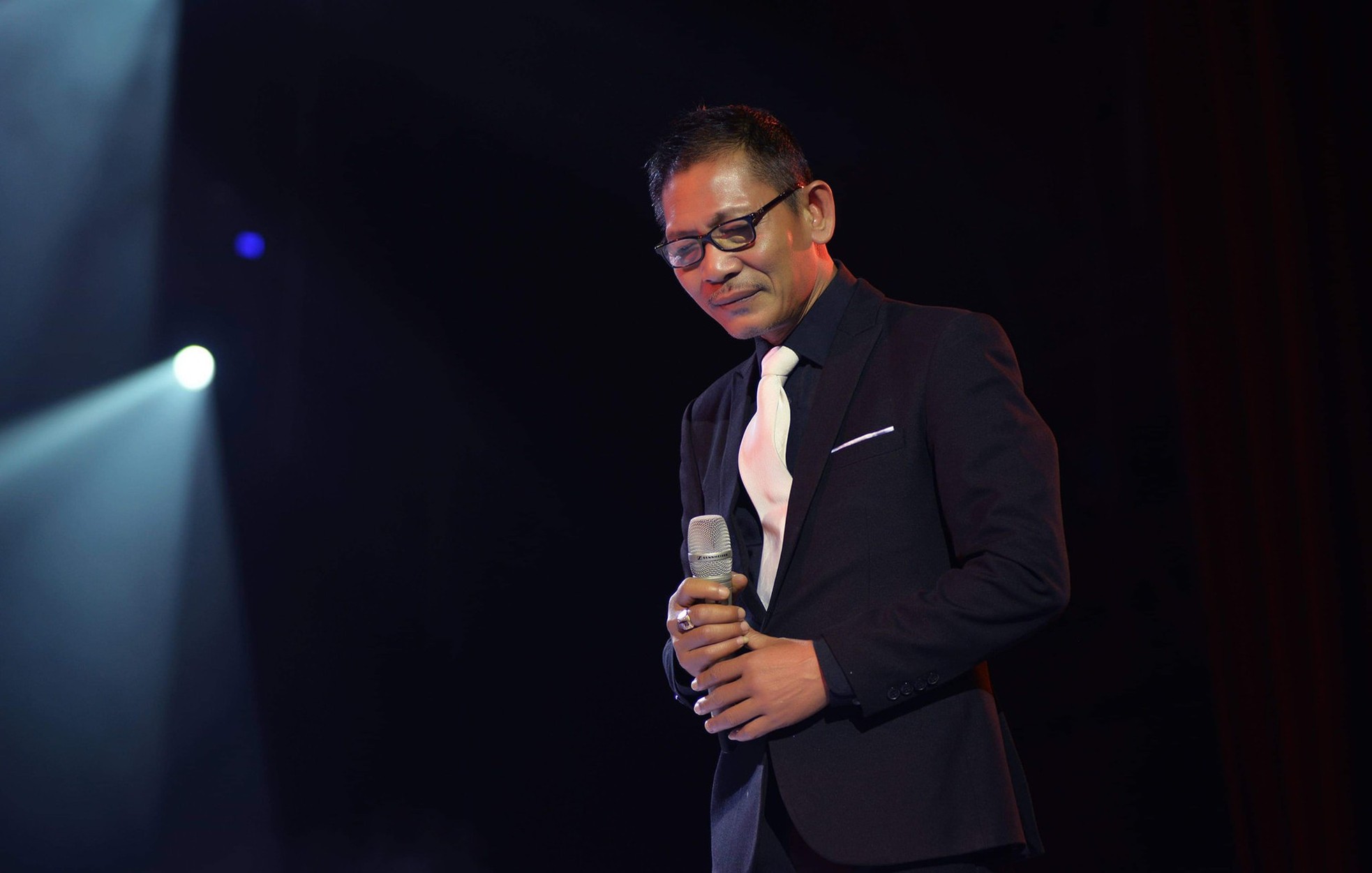 Từ công nhân trở thành quý ông hát, được phong NSND - Ảnh 5.