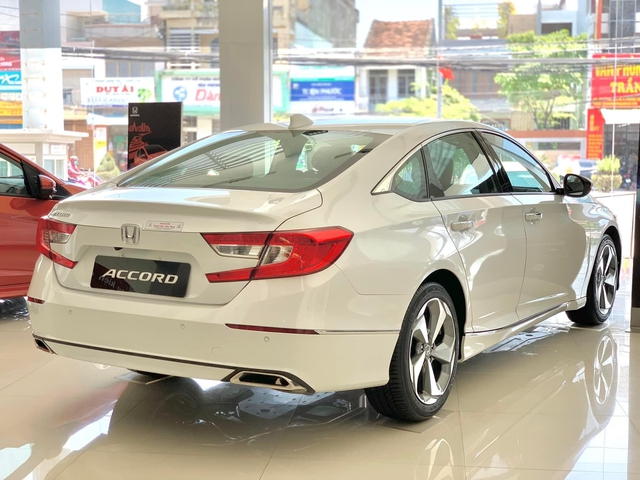 Honda Accord giảm kỷ lục 220 triệu: Liên tục tạo đáy mới để tìm khách, giá ngang Camry bản base - Ảnh 6.