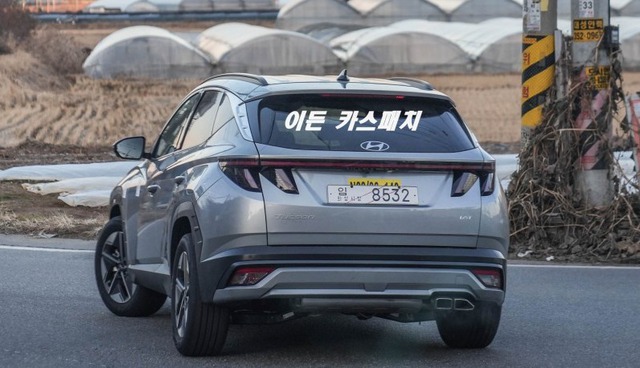 Hyundai Tucson 2024 lần đầu lộ diện ngoài đời thực, vẫn còn nhiều điểm mới chưa công bố - Ảnh 2.