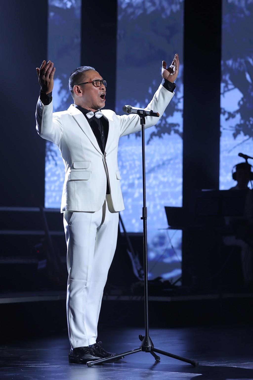 Từ công nhân trở thành quý ông hát, được phong NSND - Ảnh 2.