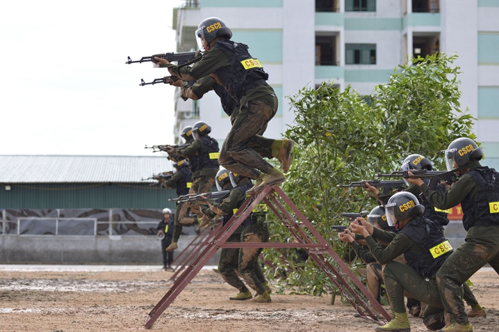 Bộ Công an đề xuất 3 tình huống cảnh sát được nổ súng vào phương tiện giao thông - Ảnh 1. Bộ Công an đề xuất 3 tình huống cảnh sát được nổ súng vào phương tiện giao thông - Ảnh 1.