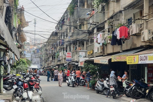 Người đàn ông nghi ngáo đá phóng hỏa đốt nhà ở TPHCM - Ảnh 3.