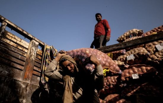 Nóng: Ấn Độ lại khiến thế giới đau đầu với lệnh cấm xuất khẩu nông sản mới: Là mặt hàng đang bão giá đến 98%, Việt Nam bán tràn lan ngoài chợ - Ảnh 1.