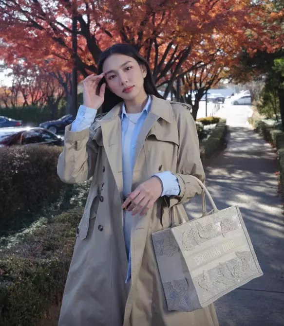 Hoa hậu Thùy Tiên phản ứng trước thông tin kiếm hơn 240 tỉ sau 2 năm đăng quang - Ảnh 1.