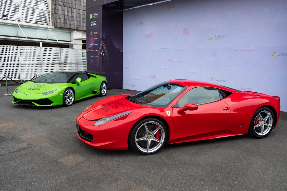 Bên trong triển lãm phụ kiện ô tô đầu tiên Việt Nam: Nhiều đồ chơi thú vị, trưng bày cả động cơ Lamborghini và hộp số Ferrari - Ảnh 2.