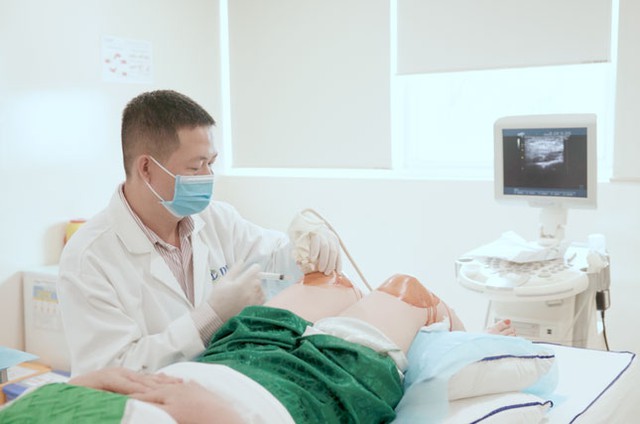 Lần đầu tiên Việt Nam ghép tế bào gốc điều trị lão hóa viêm - Ảnh 1.
