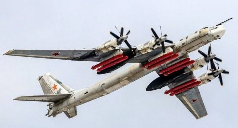 9 chiếc Tu-95MS đồng loạt phóng siêu tên lửa Kh-101 vào Ukraine - Ảnh 2.