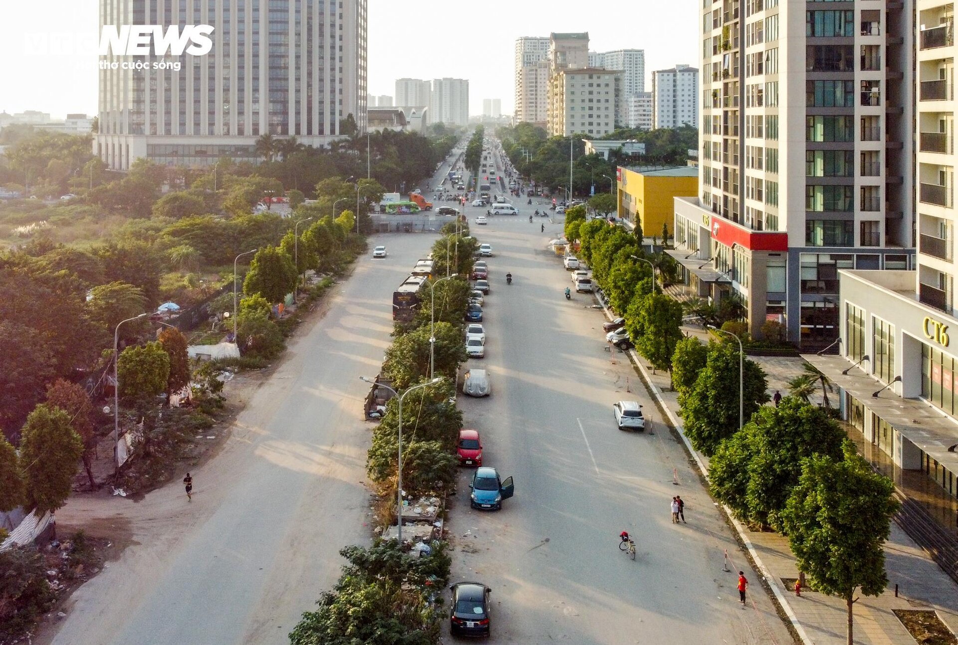 Hà Nội: Rác thải bủa vây tuyến đường 300 tỷ đồng bị chậm tiến độ - Ảnh 4.