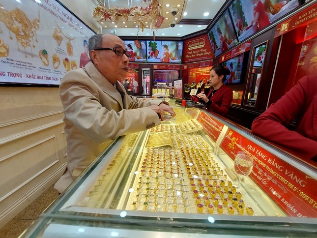 Người Việt mua 18 tấn vàng trong 14 năm, nhiều nhất khu vực ASEAN - Ảnh 1.