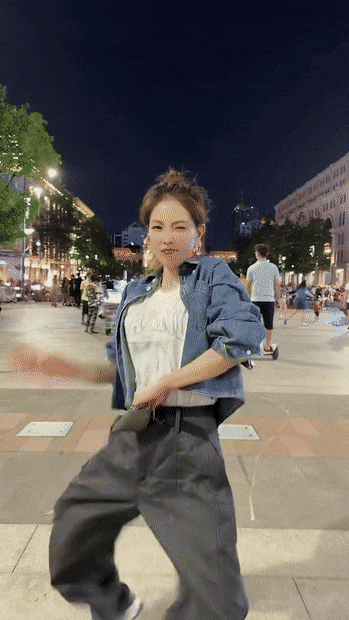 Chị đại Kpop nhà SM bất ngờ khoe vũ đạo cực ngầu tại phố đi bộ ở Việt Nam! - Ảnh 3.