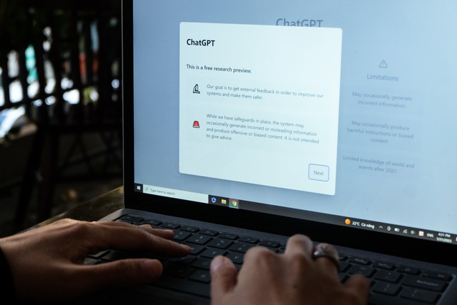 PGS.TS Nguyễn Xuân Hoài: Thay vì e sợ, cấm đoán, nên làm bạn với ChatGPT - Ảnh 1.
