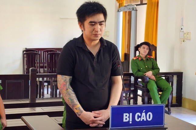 16 năm tù cho kẻ dùng súng cướp taxi trên cao tốc - Ảnh 1.