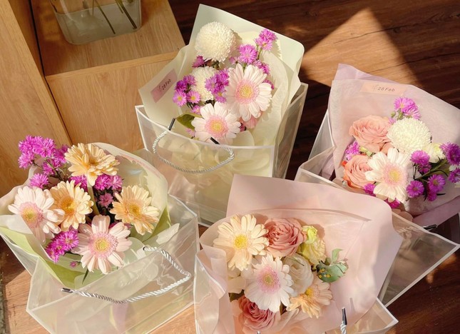 Giới trẻ làm hoa, quà Valentine handmade tặng người yêu, bán hàng online - Ảnh 3.