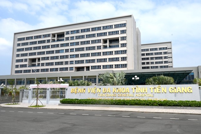 Bệnh viện nghìn tỷ ở Tiền Giang hoạt động sau thời gian dài bị treo - Ảnh 1.