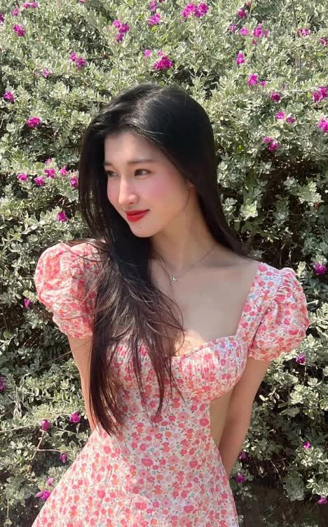 Phương Nhi và loạt ảnh xinh chuẩn thần tiên tỷ tỷ: Đẹp át cả Hoa hậu Việt Nam khi đụng hàng, ảnh cam thường gây bão - Ảnh 1.