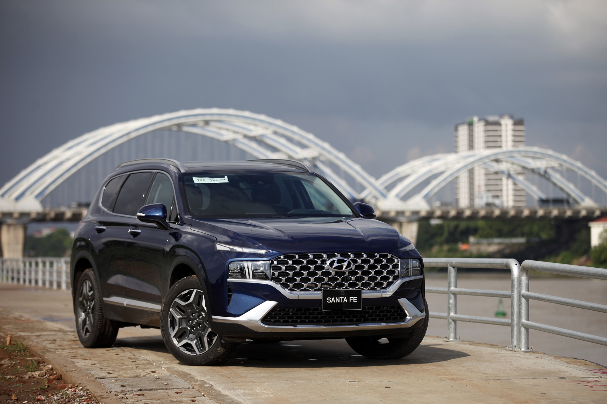 Bảng giá xe Hyundai tháng 2: Hyundai SantaFe giảm giá tới 135 triệu đồng - Ảnh 1.