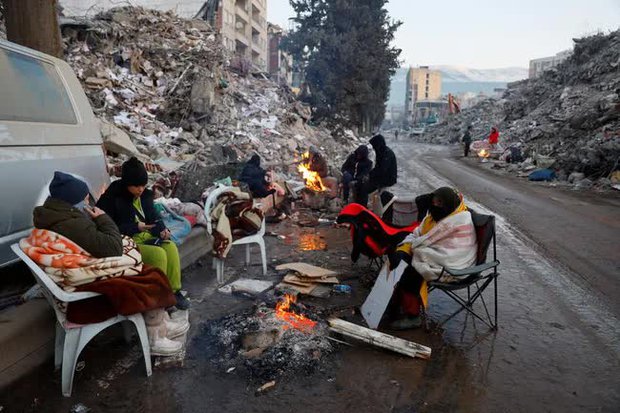 Động đất tại Thổ Nhĩ Kỳ - Syria: Khoảnh khắc y tá liều mình bảo vệ em bé sơ sinh giữa cơn địa chấn 7,8 độ richter khiến nhiều người cảm động - Ảnh 4.