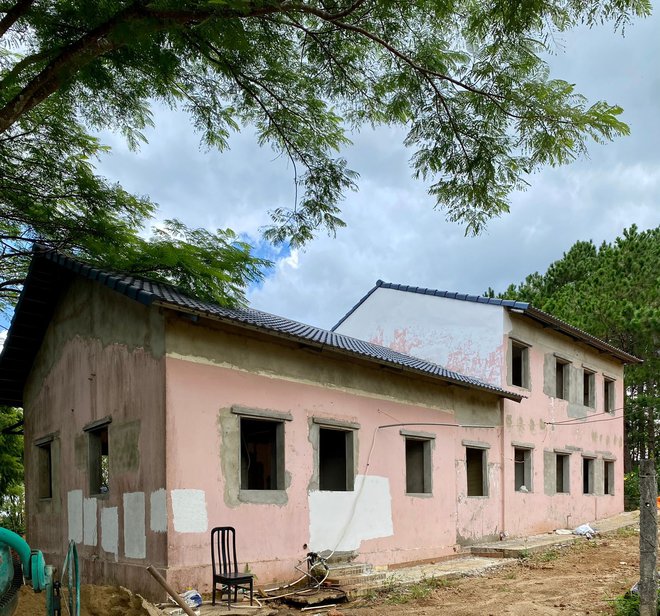 Ngắm trọn biệt thự của Adrian Anh Tuấn - Sơn Đoàn ở Lâm Đồng: Tọa lạc trên mảnh đất 6 hecta, thiết kế chuẩn khu nghỉ dưỡng trong mơ - Ảnh 2.