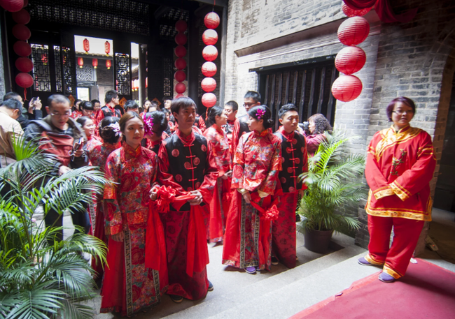 Gỡ rối cho đàn ông Trung Quốc ế vợ vì thách cưới cao: Chính quyền yêu cầu các cô gái ký cam kết không hét giá, giảm mức sính lễ  - Ảnh 3.
