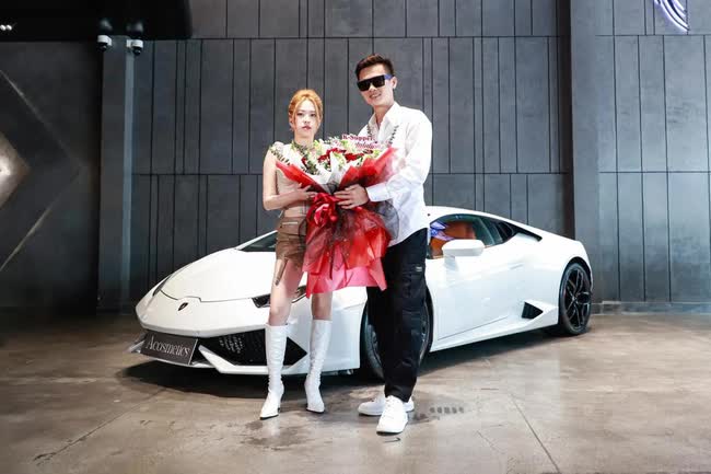 Hot girl Buôn Ma Thuột chi tiền tỷ sắm siêu xe Lamborghini Huracan nhân dịp lễ Tình nhân - Ảnh 1.