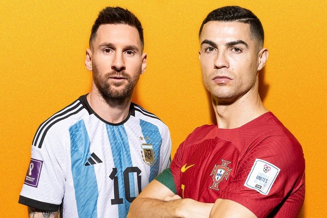 Ronaldo vẫn được sánh vai cùng Messi ở đề cử đội hình tiêu biểu của năm - Ảnh 1.