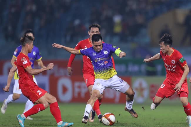 Văn Quyết rực sáng ở V-League và sẽ đổi đời ở tuyển Việt Nam - Ảnh 1. Văn Quyết rực sáng ở V-League và sẽ đổi đời ở tuyển Việt Nam - Ảnh 1.