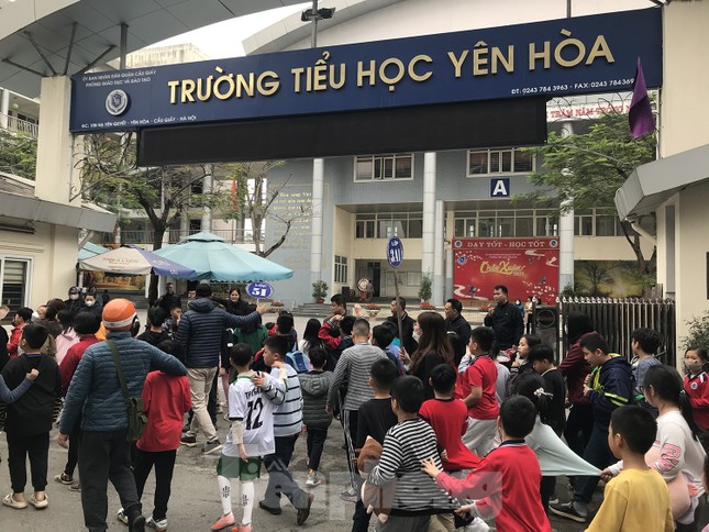 Xác định nguyên nhân ban đầu vụ cháy trong Trường Tiểu học Yên Hoà - Ảnh 2.