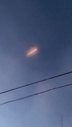 Phát hiện UFO kỳ lạ trên bầu trời Trung Quốc - Ảnh 4.