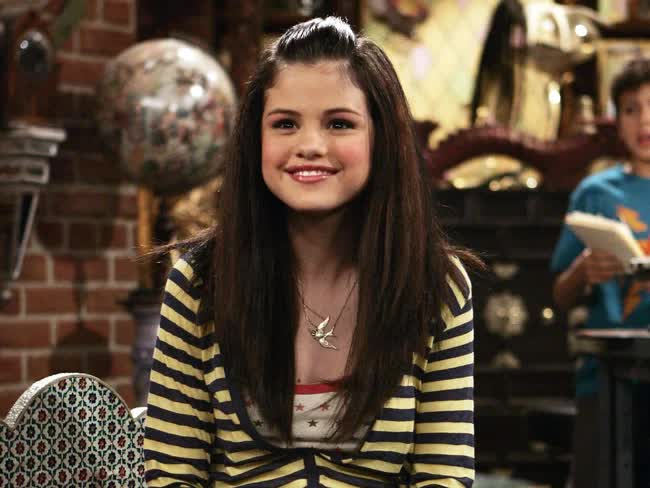 Selena Gomez vẫn thấy bị ám ảnh với những ngày còn là ‘công chúa Disney’