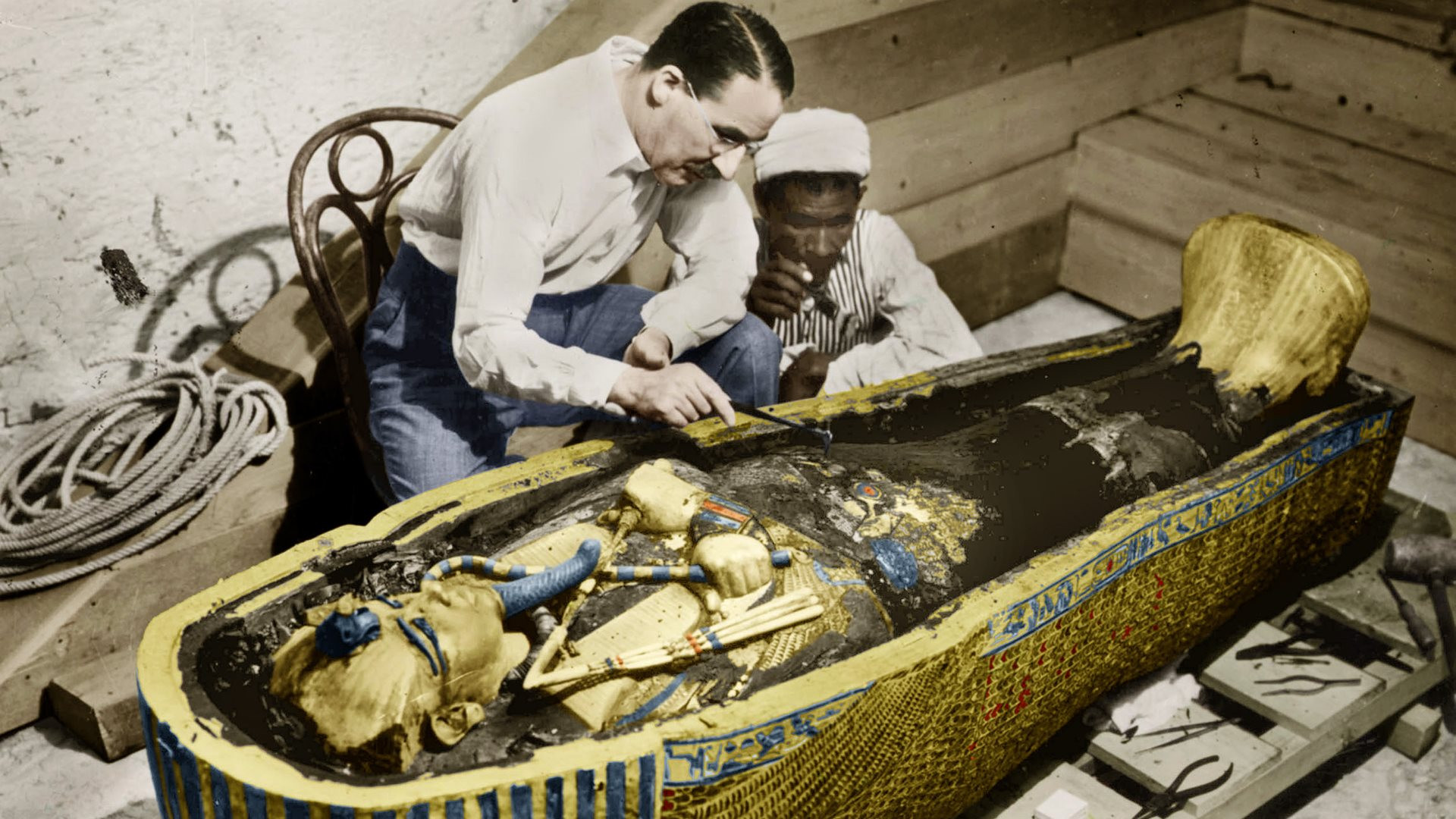Ngày này 1 thế kỷ trước, nhân loại khai mở lăng mộ Pharaoh Tutankhamun: Chiếc quan tài vàng cùng hàng nghìn món đồ tùy táng quý giá hé lộ một kỷ nguyên thịnh trị dưới thời vị vua đoản mệnh - Ảnh 1. Ngày này 1 thế kỷ trước, nhân loại khai mở lăng mộ Pharaoh Tutankhamun: Chiếc quan tài vàng cùng hàng nghìn món đồ tùy táng quý giá hé lộ một kỷ nguyên thịnh trị dưới thời vị vua đoản mệnh - Ảnh 1.
