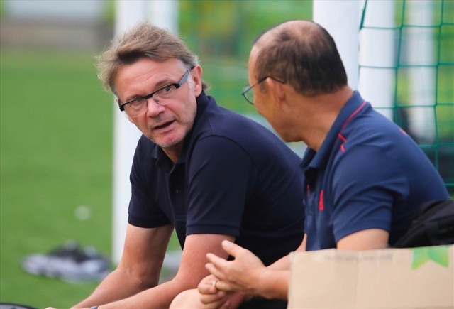 HLV Philippe Troussier phải làm sao để thắng, chứ đá đẹp mà thua thì cũng bỏ - Ảnh 2.