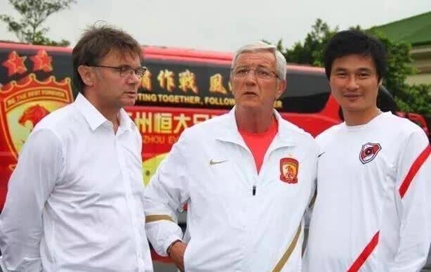 Báo Trung Quốc 'ghen tị' vì LĐBĐ Việt Nam chiêu mộ được HLV Troussier với mức lương đầy bất ngờ
