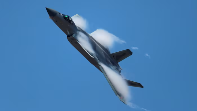 Số lượng tiêm kích J-20 Trung Quốc có khả năng vượt F-22 Mỹ vào cuối năm nay - Ảnh 1.